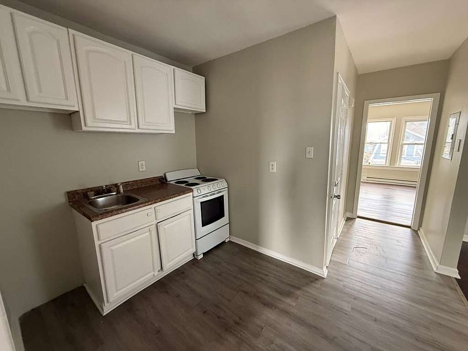 1st image of 1063 Grove St Floor 3