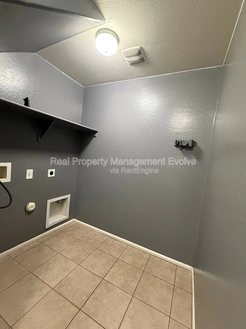 2 bed, 3.0 bath, 1284 sqft, $1,685 — Photo 3