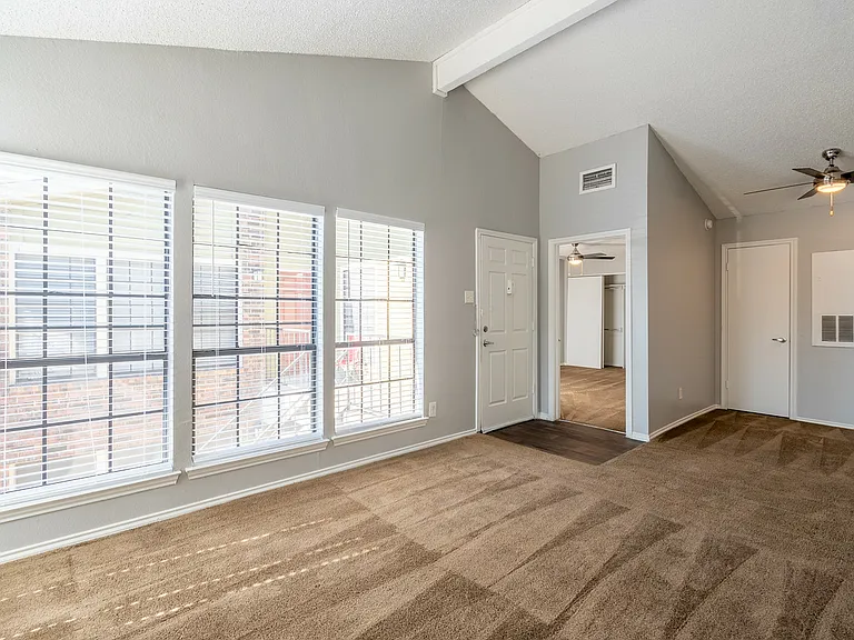 La Prada Place Apartments — Photo 40