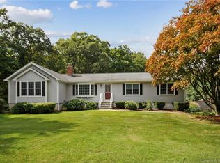 28 Fawn Hill Rd, Shelton, CT 06484