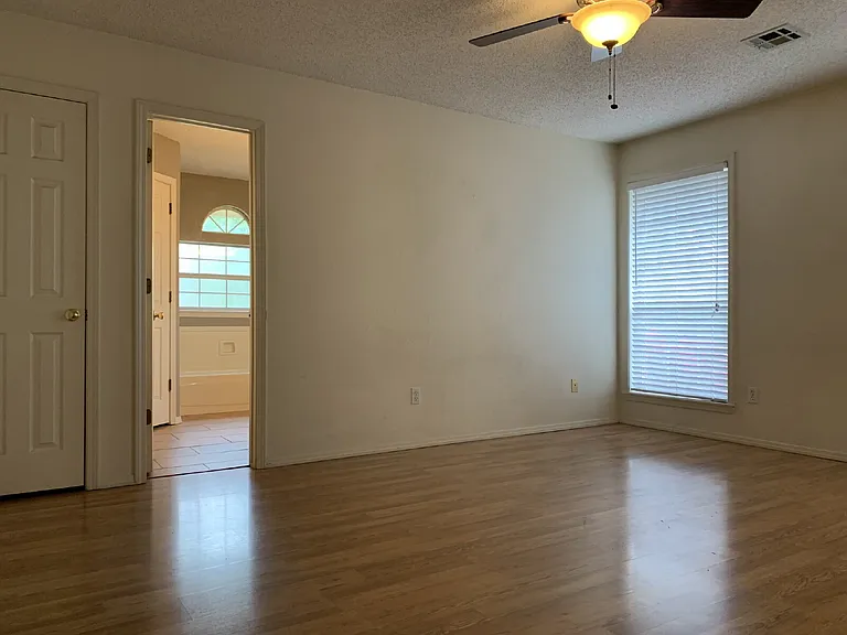 1302 N Flamingo Rd — Photo 10