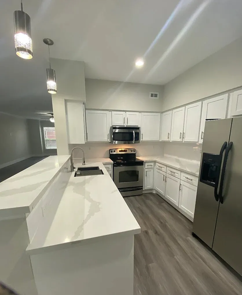 2 bed, 2.5 bath, 1916 sqft, $2,600 — Photo 3