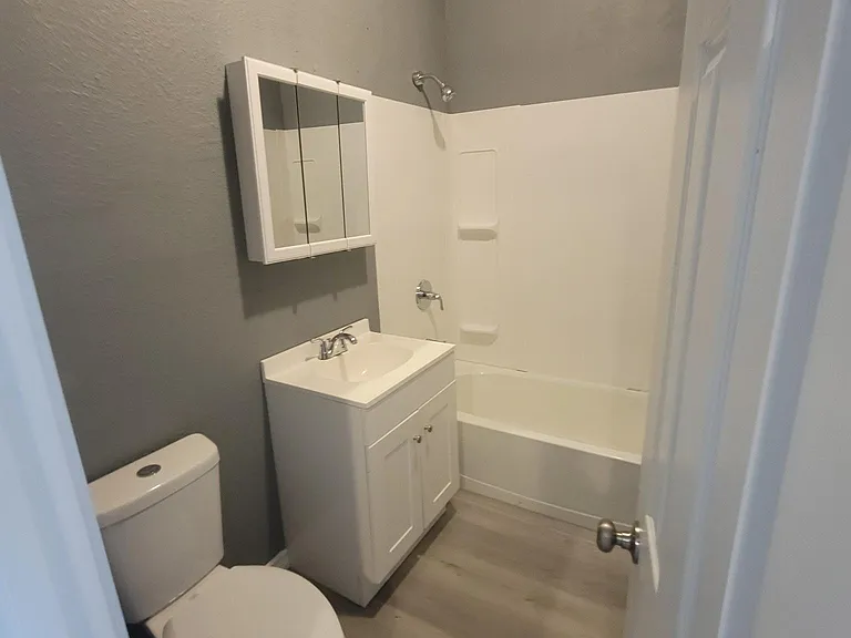 513 E Caney St #I — Photo 3
