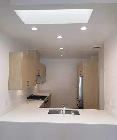 230 Hamilton — Photo 23