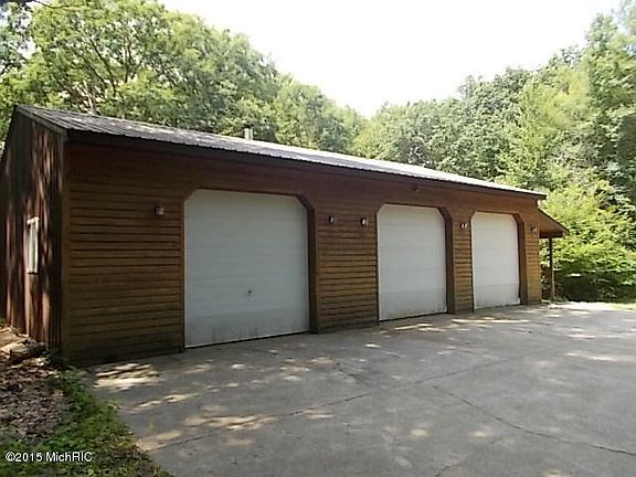5th image of 2767 N Wisner Ave