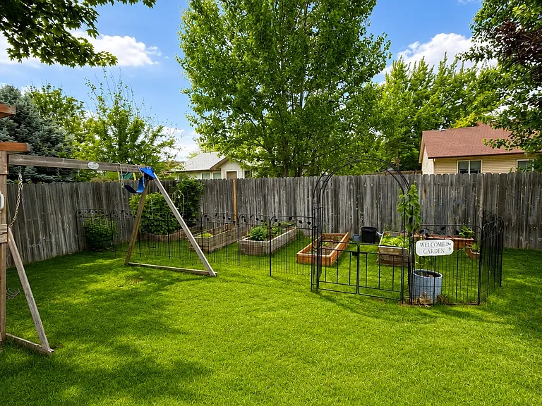 762 W Tern Dr — Photo 4