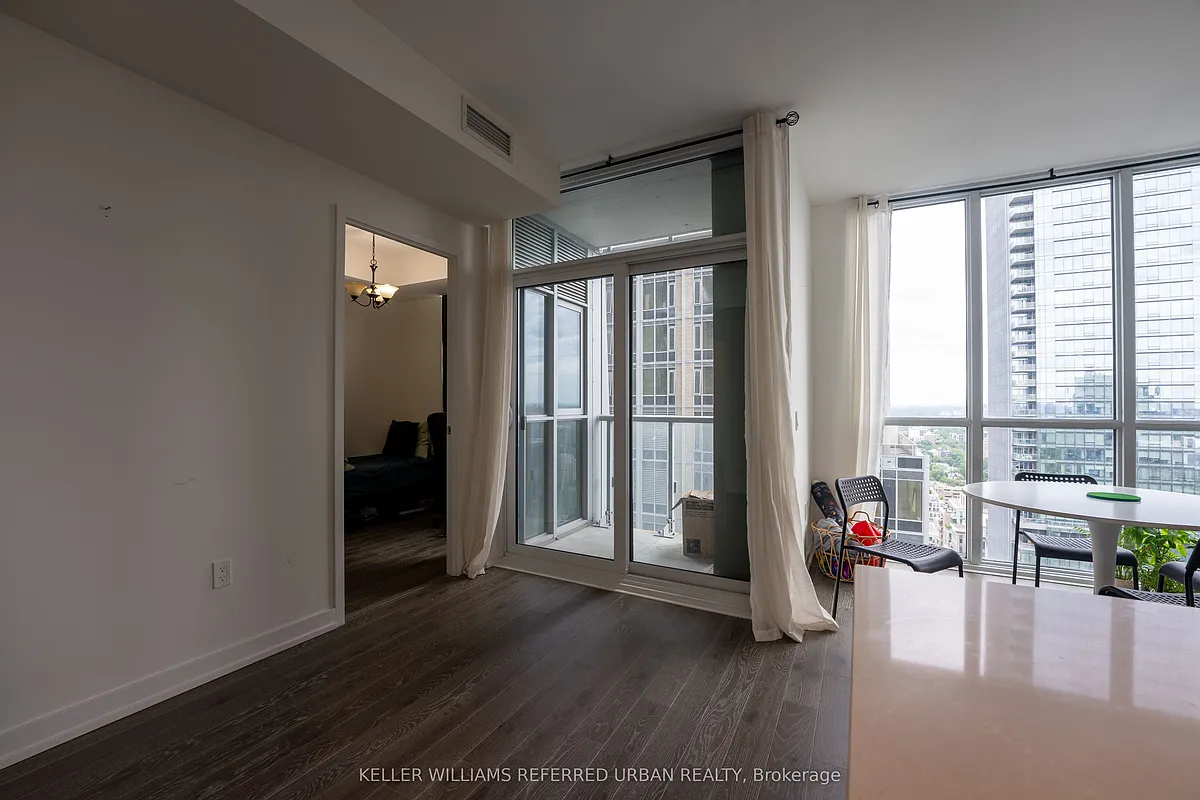 Building Photo - 1 Yorkville Ave #3305
