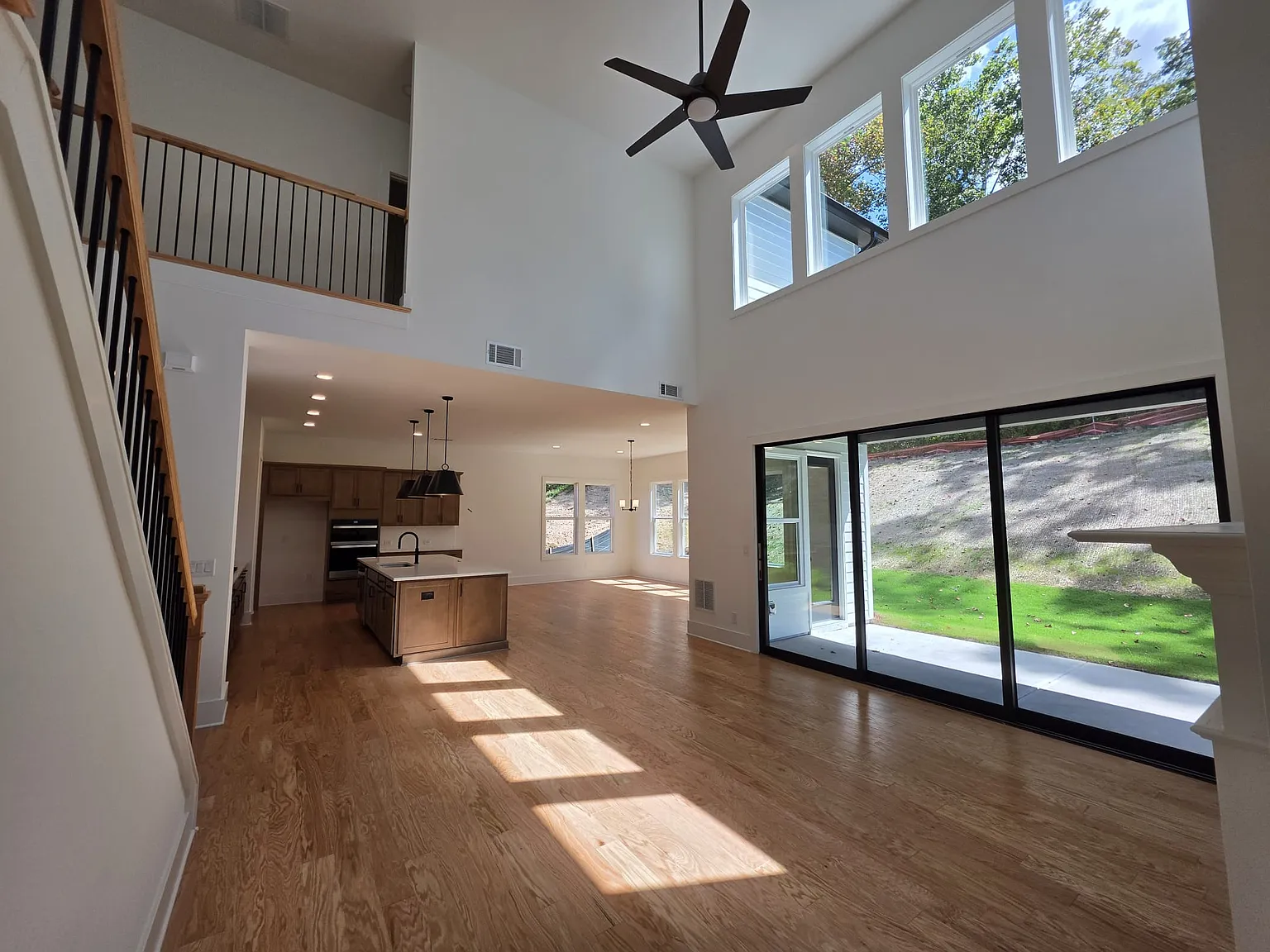5 bed, 3057 sqft, $3,895 — Photo 3