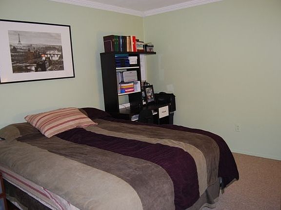 Bedroom-plenty of room