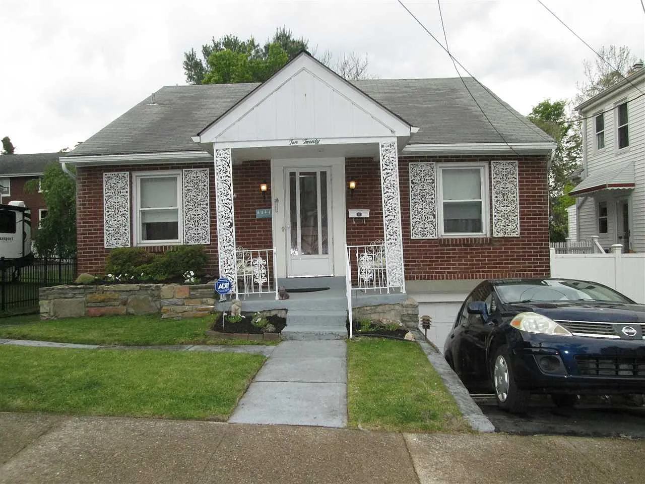 1020 Taylor Ave photo 1