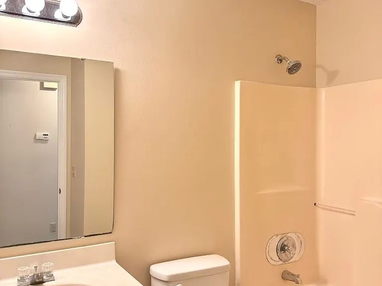 202 Cypress Dr — Photo 6