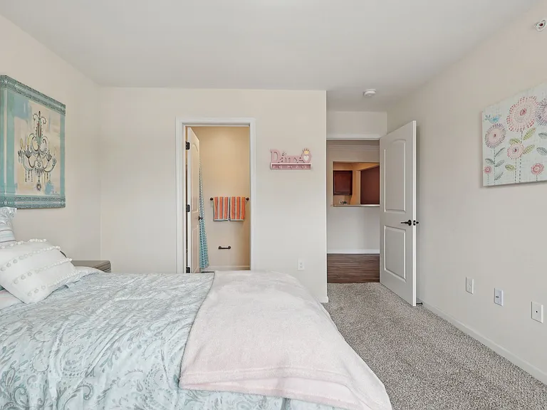 Nicholas Place Apartments — Photo 44