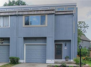 6640 Halsey St, Shawnee, KS 66216