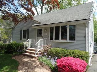 100 Kimberly Rd, Colonia, NJ 07067