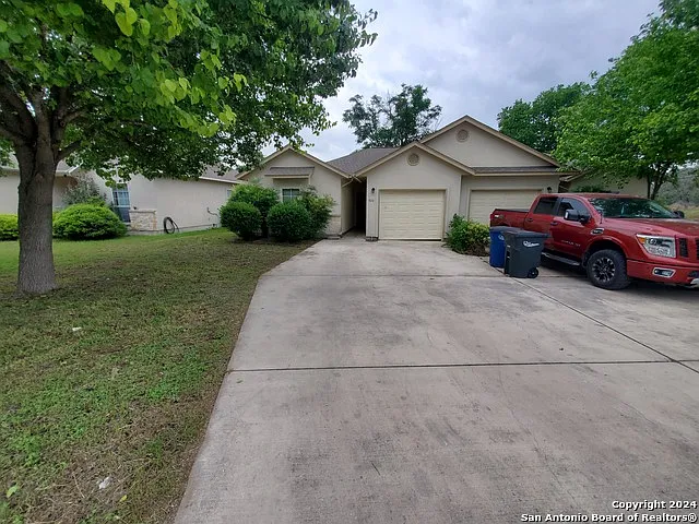 926 Misty Acres Dr — Photo 2