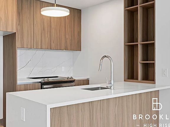 4th image of 50 E 10th St #603