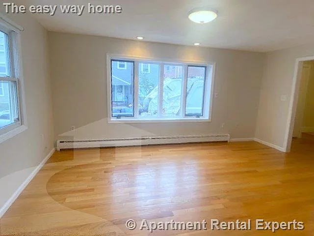 3 bed, 1800 sqft, $3,975 — Photo 3
