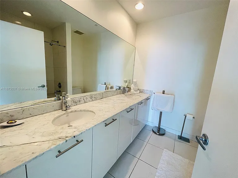 951 Brickell Ave #4211 — Photo 25