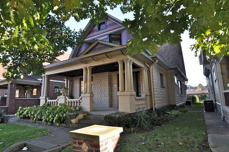 1st image of 1305 Woodlawn Ave