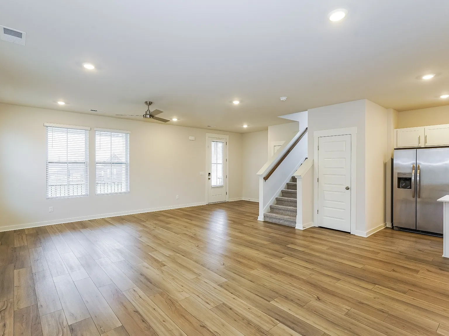 3 bed, 2.5 bath, 1704 sqft, $2,489 — Photo 3