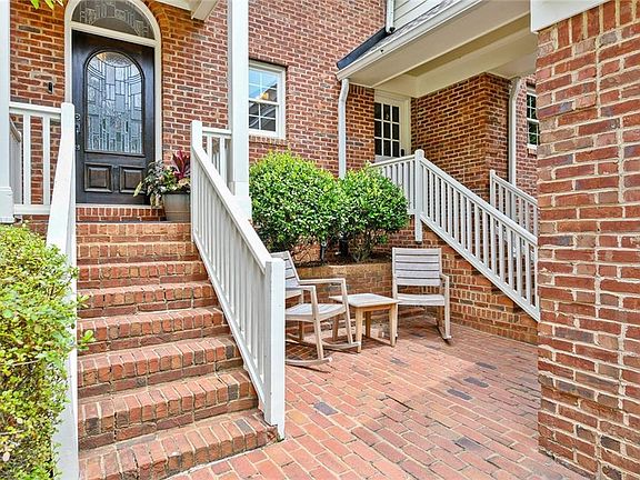4th image of 2590 Club Springs Dr