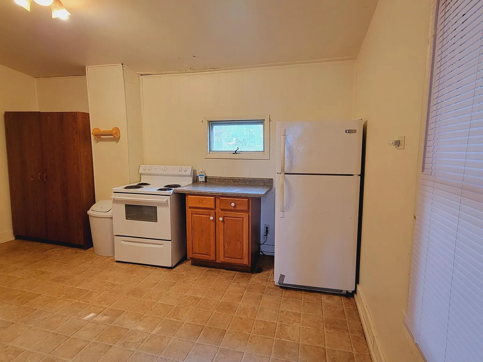 4 bed, 1400 sqft, $1,150 — Photo 2