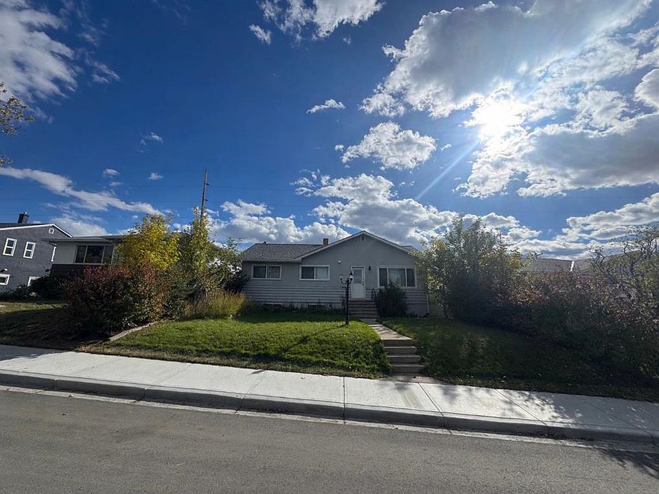 2nd image of 311 N 33rd Ave NE