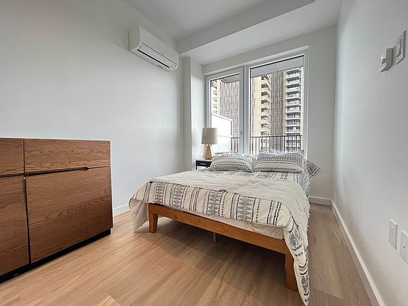 4th image of 888 Franklin Ave #4