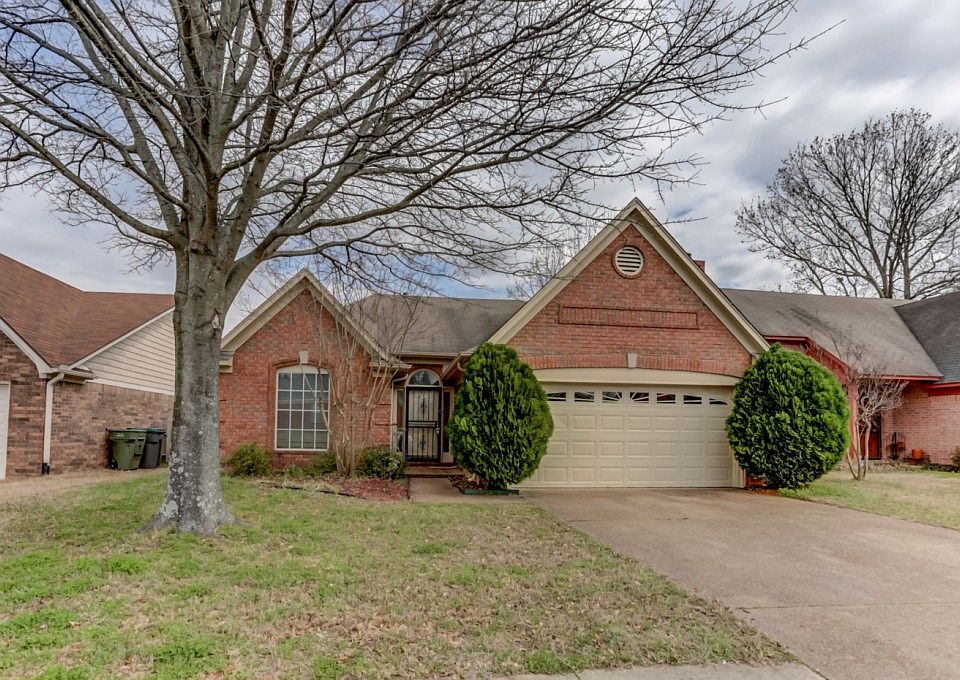 1st image of 9389 Garden Woods Dr
