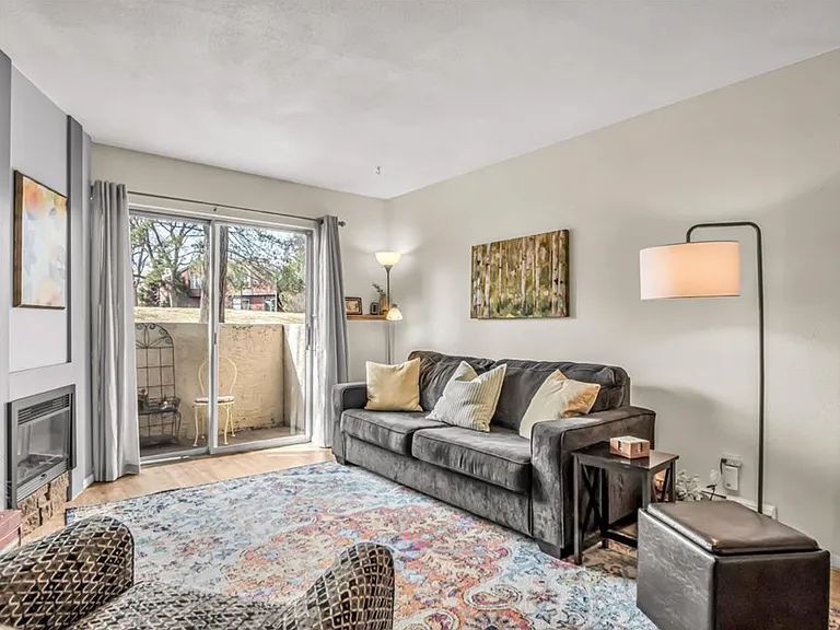 3146 Lakeside Dr — Photo 3