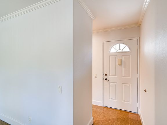 3rd image of 8561 Villa La Jolla Dr APT J