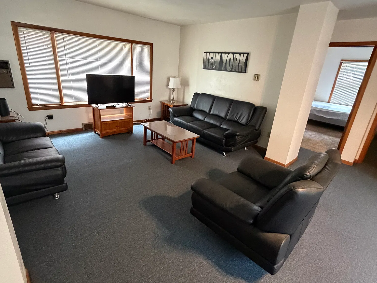 8 bed, 2900 sqft, $4,200 — Photo 4