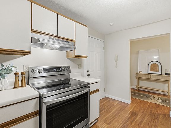 5th image of 181 Littleton Rd Unit 212