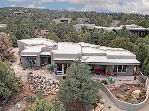 731 N Rock Garden Ln, Dammeron Valley, UT 84783