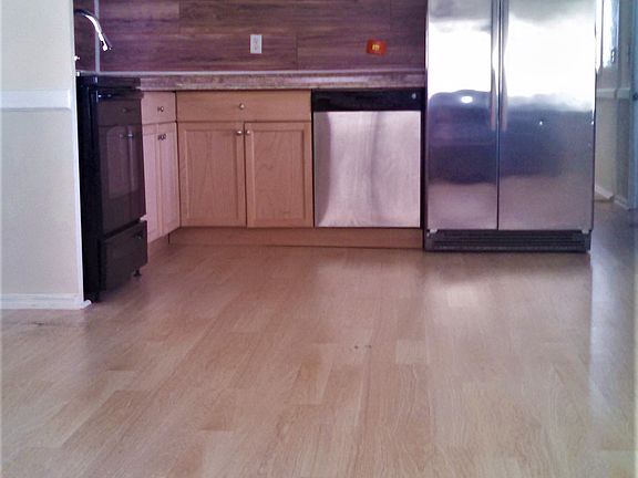 4th image of 10484 Bay St NE