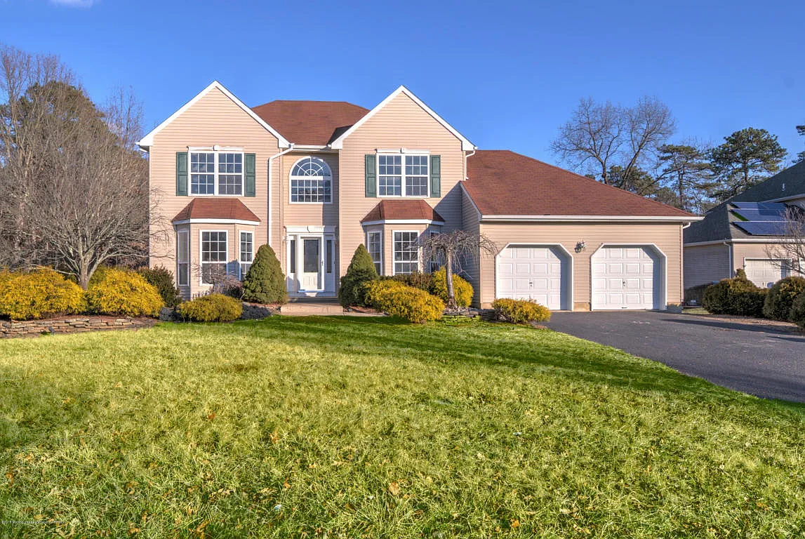 616 Winterberry Blvd photo 1