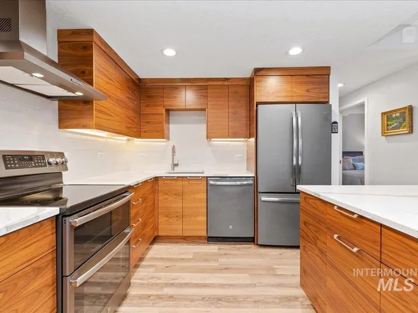 200 N 3rd St APT 806, Boise, ID 83702