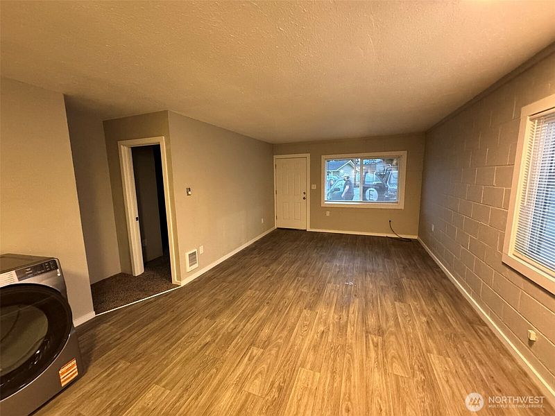 4th image of 124 Mitchell Street