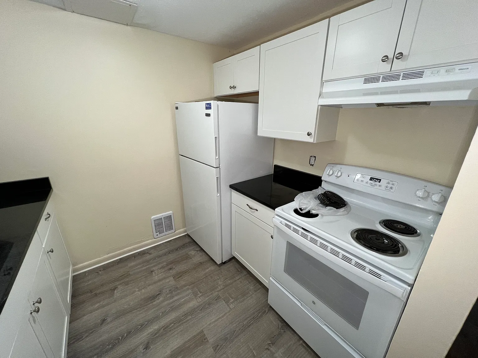 3 bed, 1.5 bath, $2,250 — Photo 2