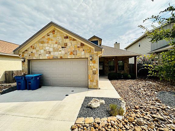 2nd image of 1028 Creswell Ln