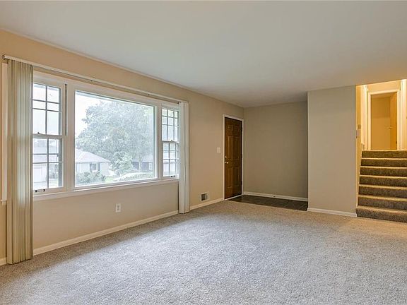 3rd image of 10114 Tracy Ave