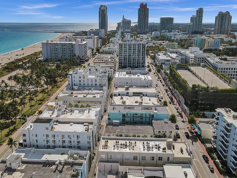 713 Collins Ave #42 — Photo 45