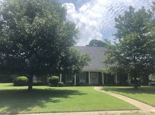 2015 S Prairie St, Stuttgart, AR 72160