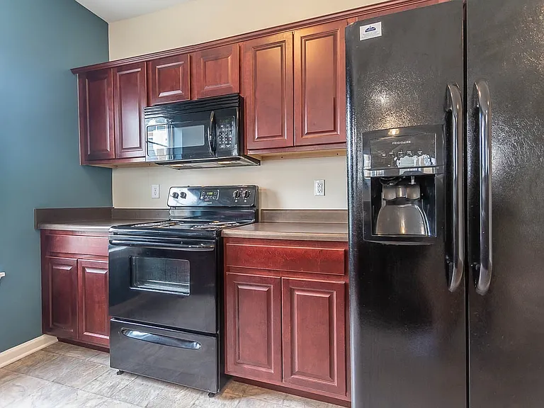 East Bay II Apartments — Photo 45