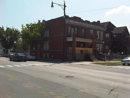 2nd image of 7101 S Rhodes Ave Unit 1
