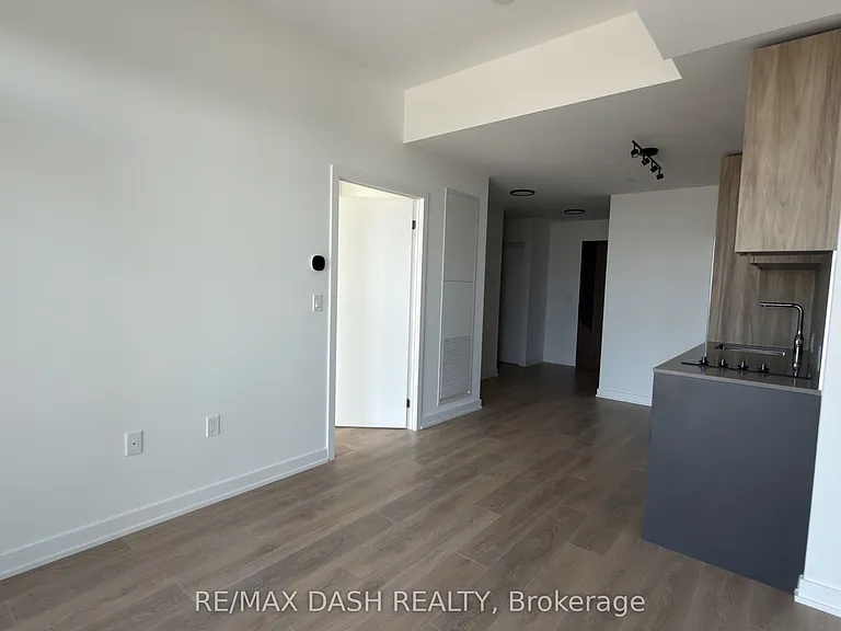 1037 The Queensway #507 — Photo 12
