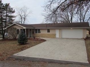 206 N 9th St, Albany, MO 64402