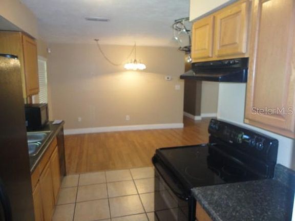 4th image of 1054 Blackwood St