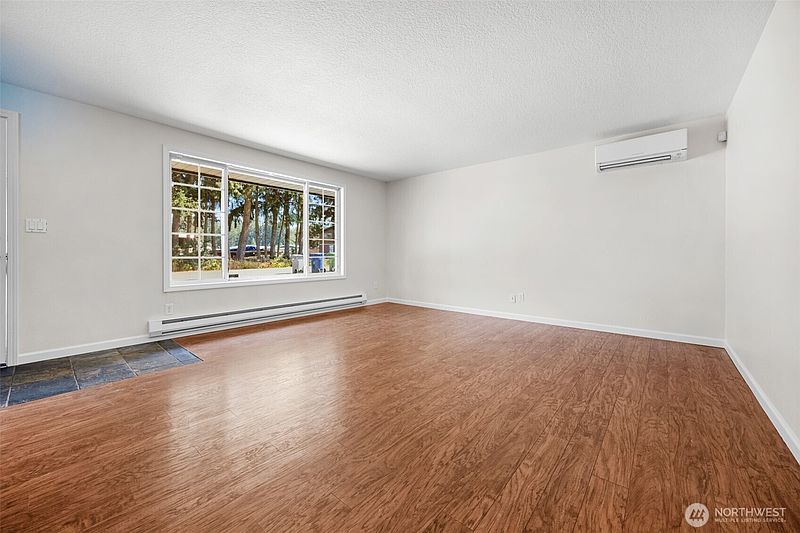 4th image of 902 Peters Place