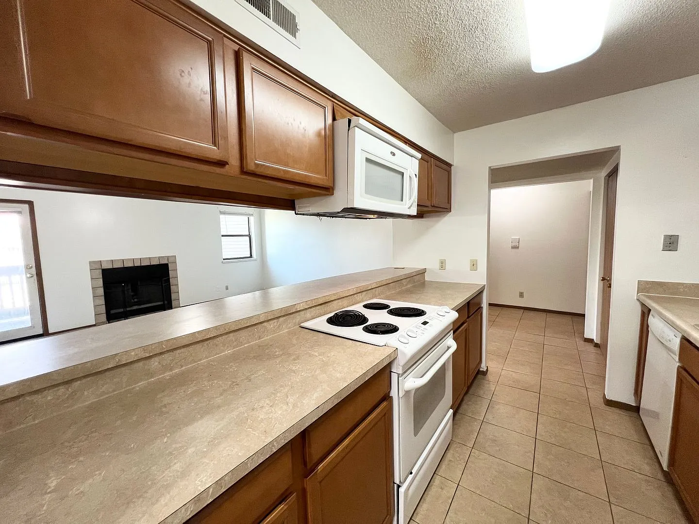 Oakridge Apartments — Photo 3